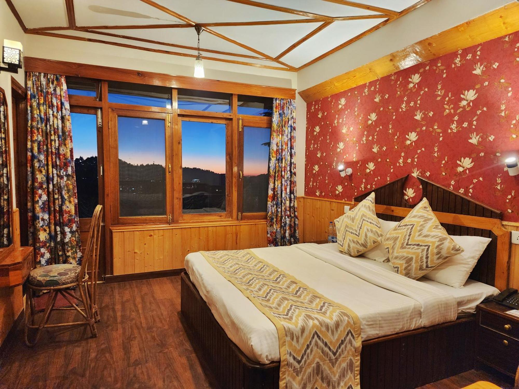 Hotel Pineview Simlá Kültér fotó