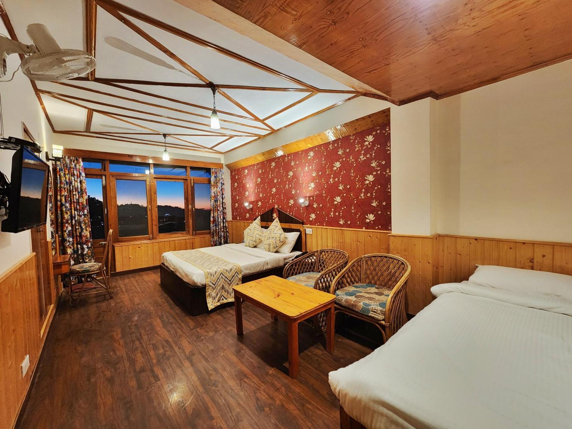 Hotel Pineview Simlá Kültér fotó