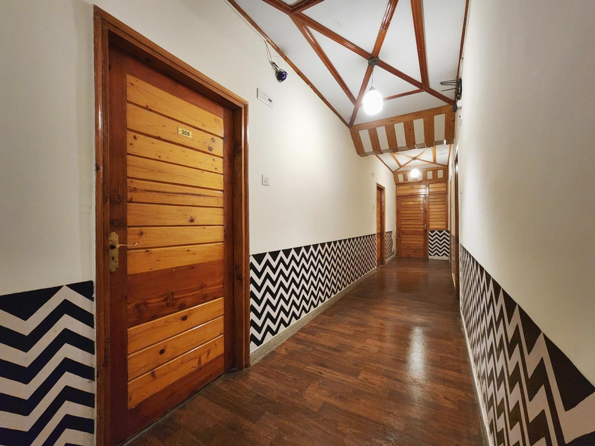 Hotel Pineview Simlá Kültér fotó