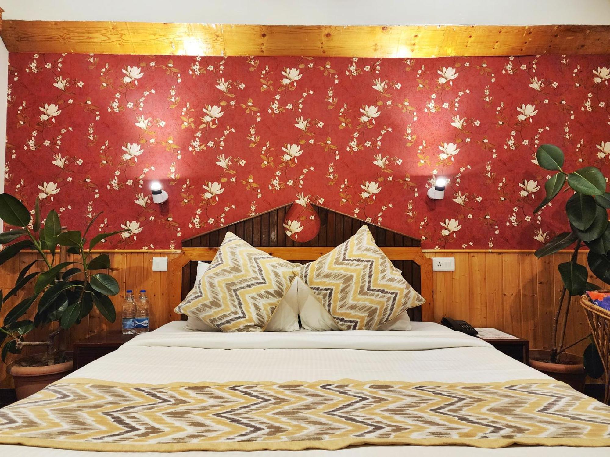 Hotel Pineview Simlá Kültér fotó