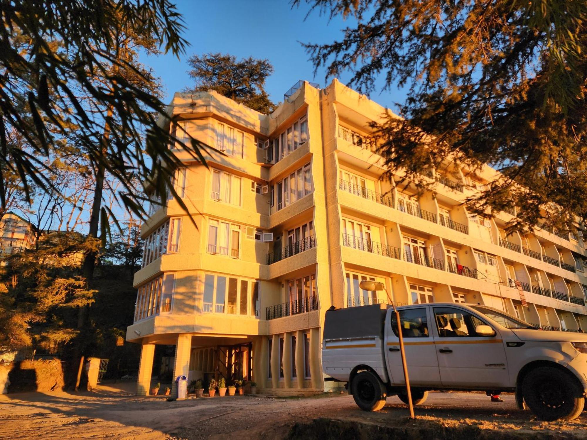 Hotel Pineview Simlá Kültér fotó