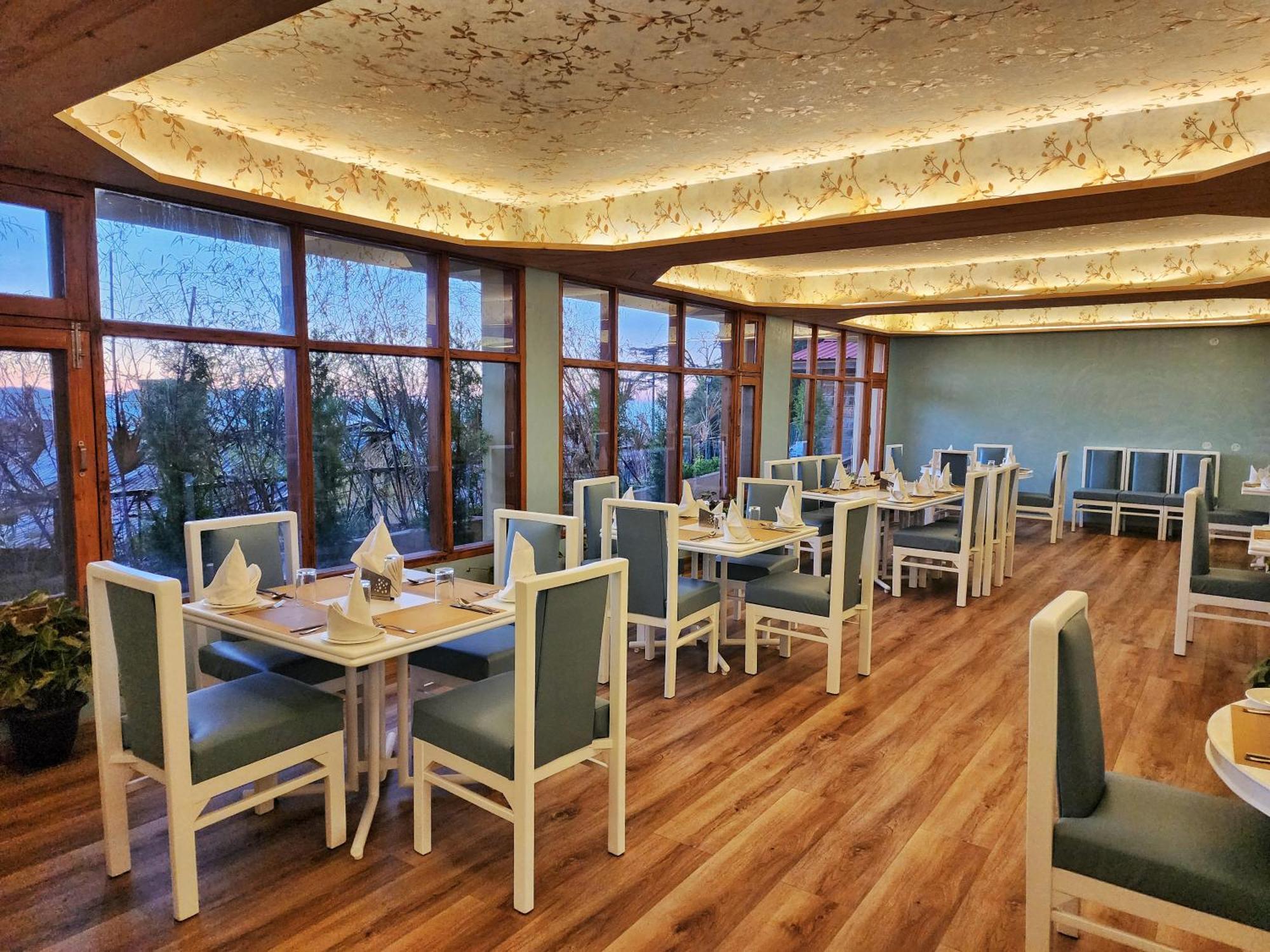 Hotel Pineview Simlá Kültér fotó