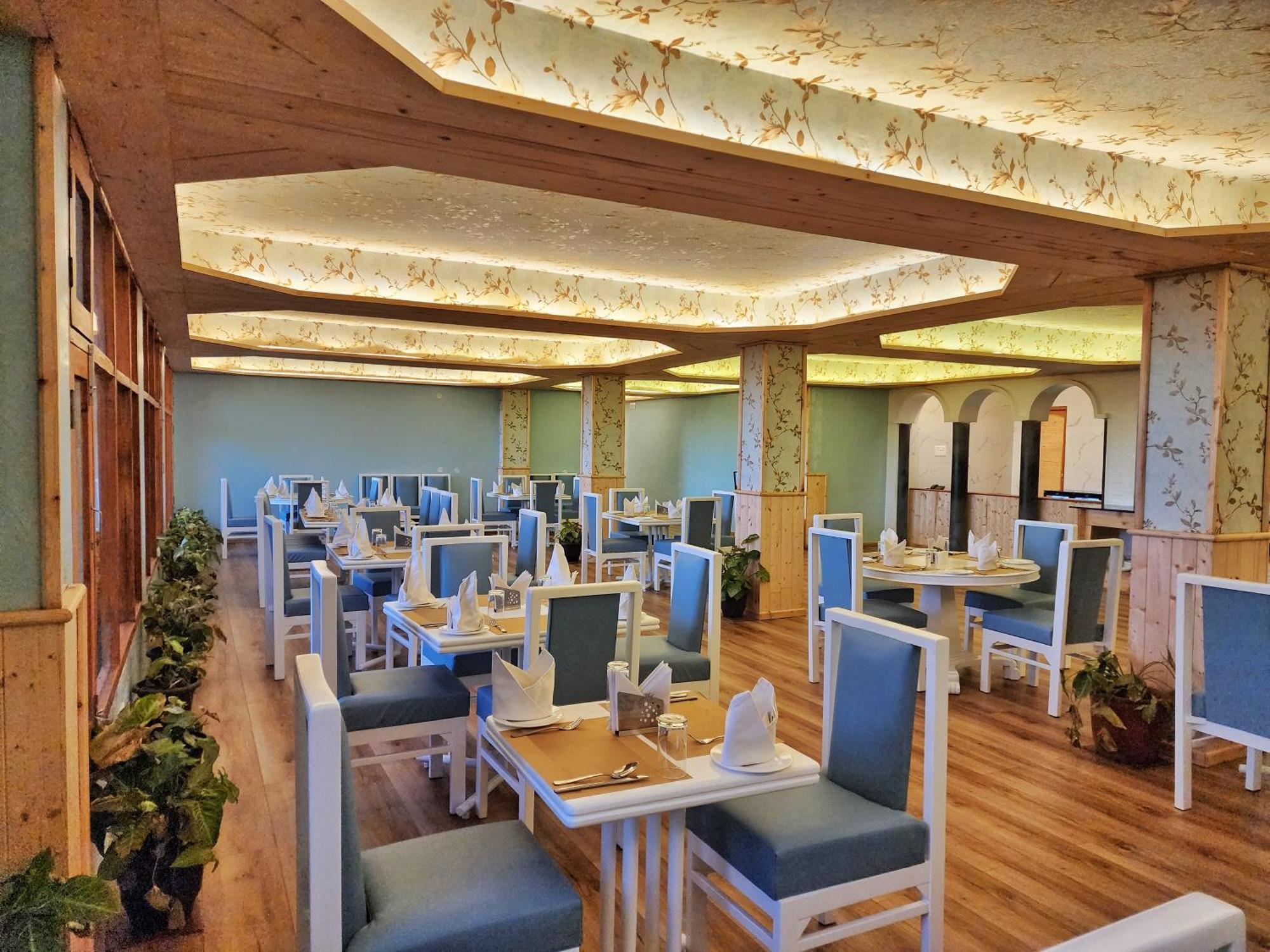 Hotel Pineview Simlá Kültér fotó