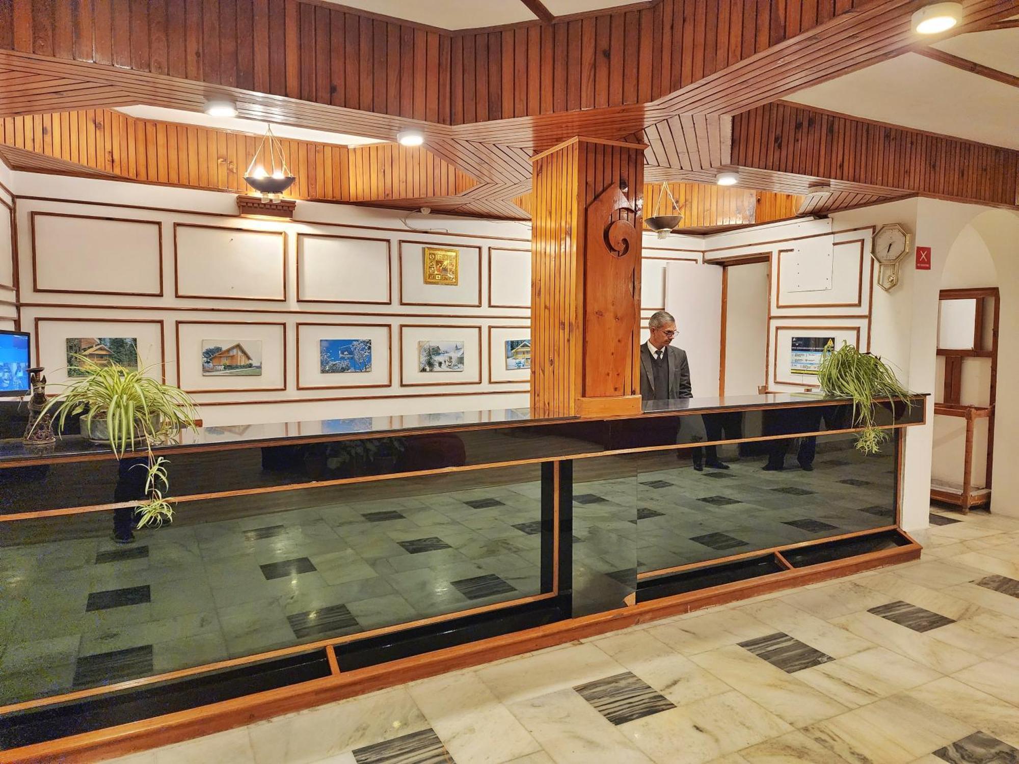 Hotel Pineview Simlá Kültér fotó