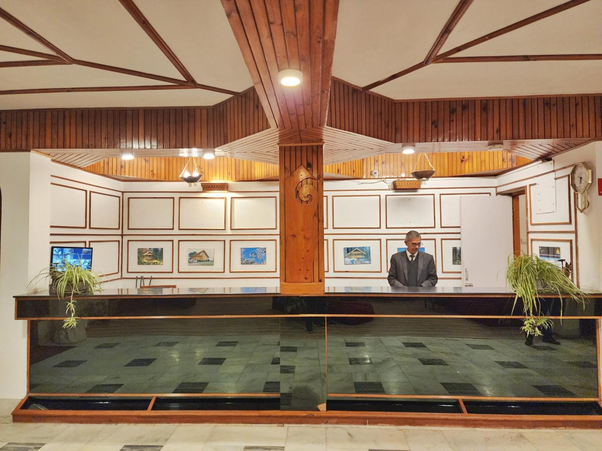 Hotel Pineview Simlá Kültér fotó