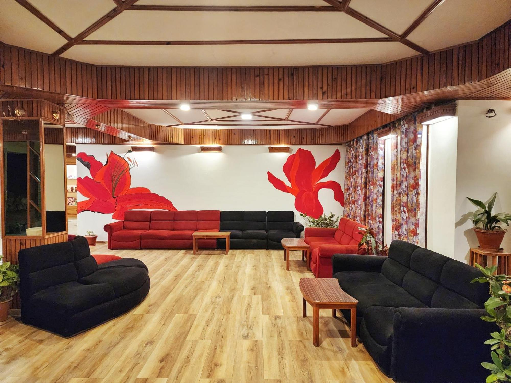Hotel Pineview Simlá Kültér fotó