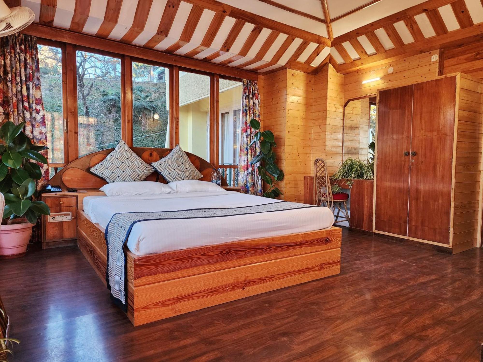Hotel Pineview Simlá Kültér fotó