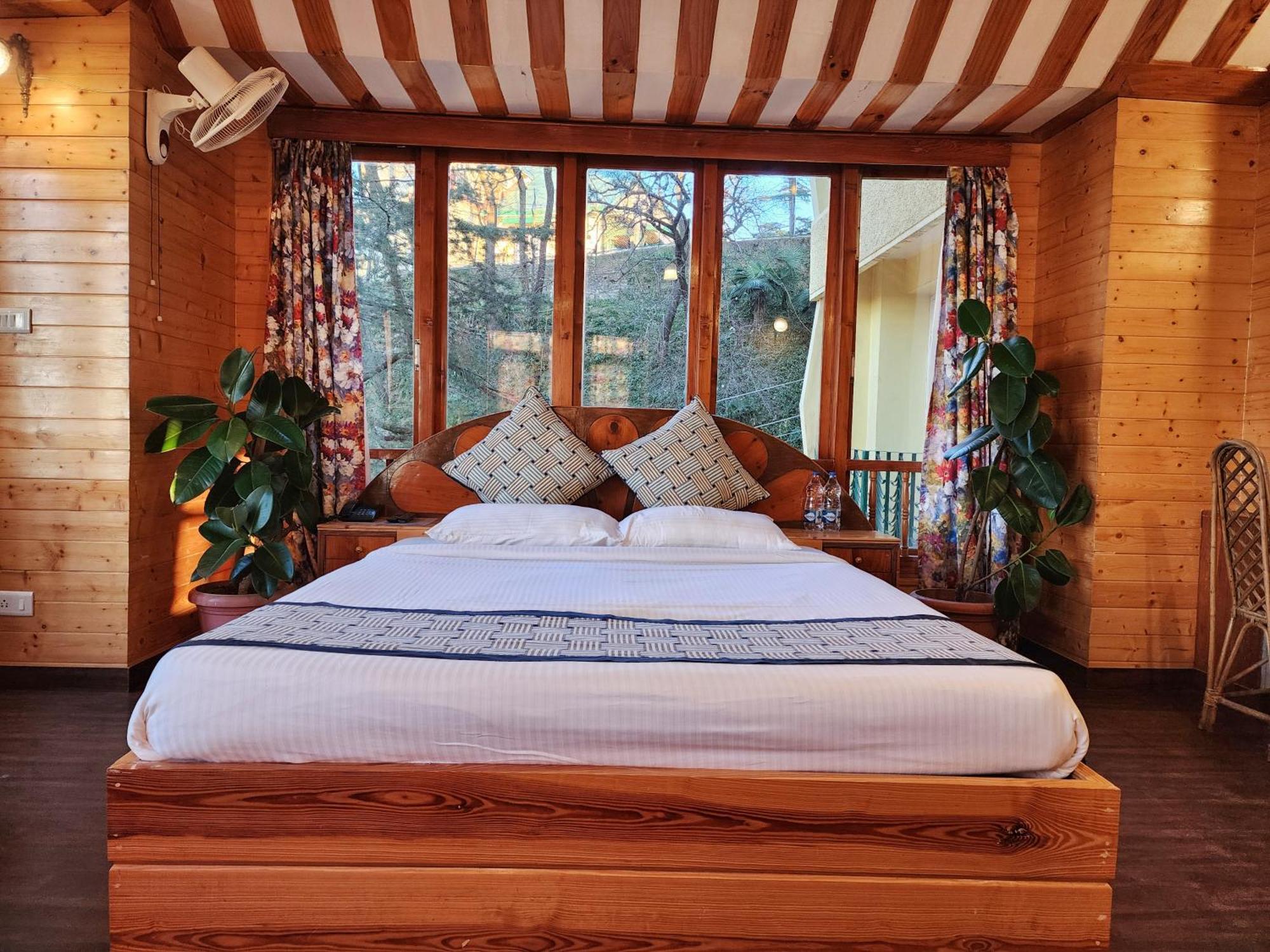 Hotel Pineview Simlá Kültér fotó