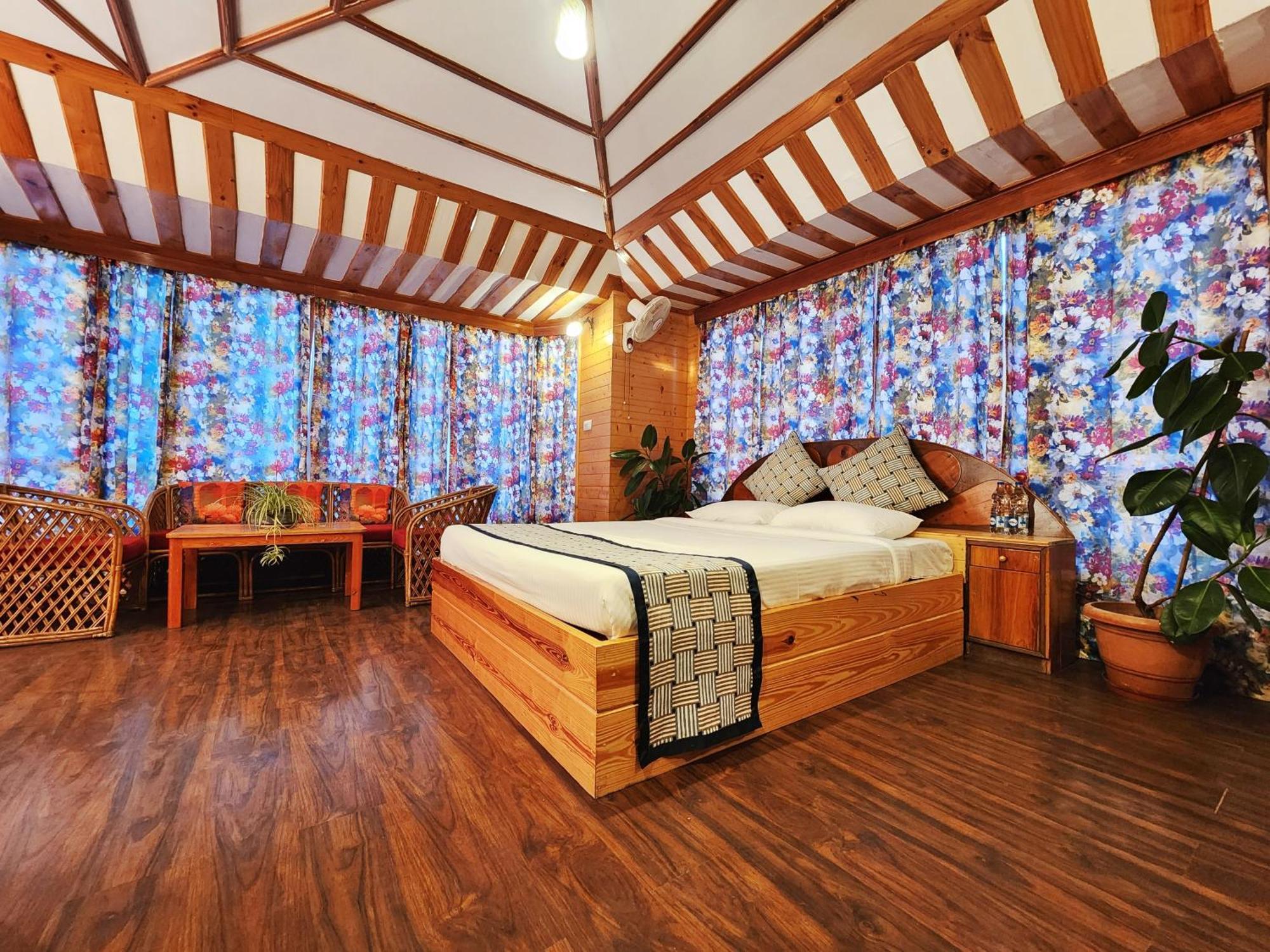 Hotel Pineview Simlá Kültér fotó
