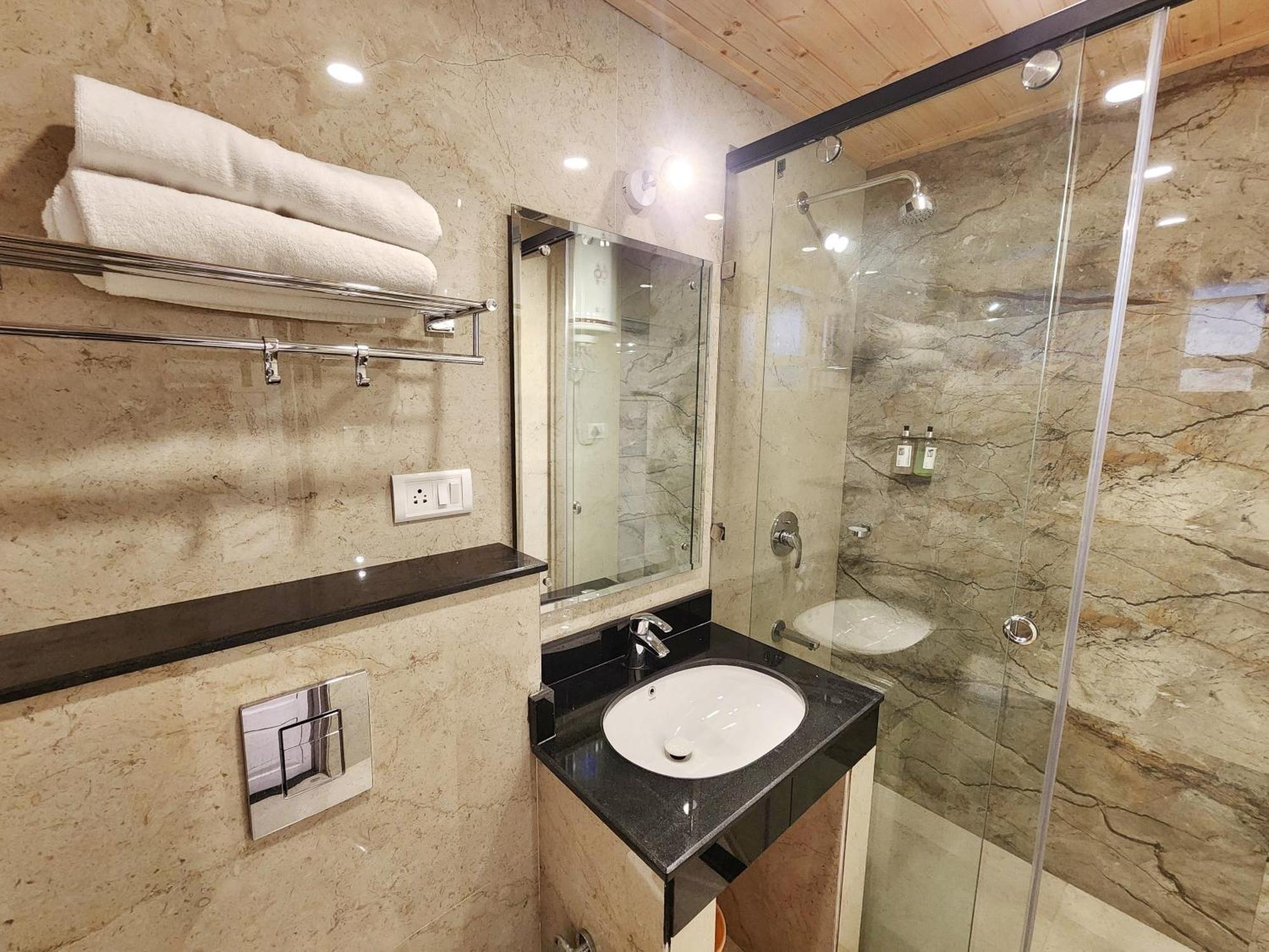 Hotel Pineview Simlá Kültér fotó