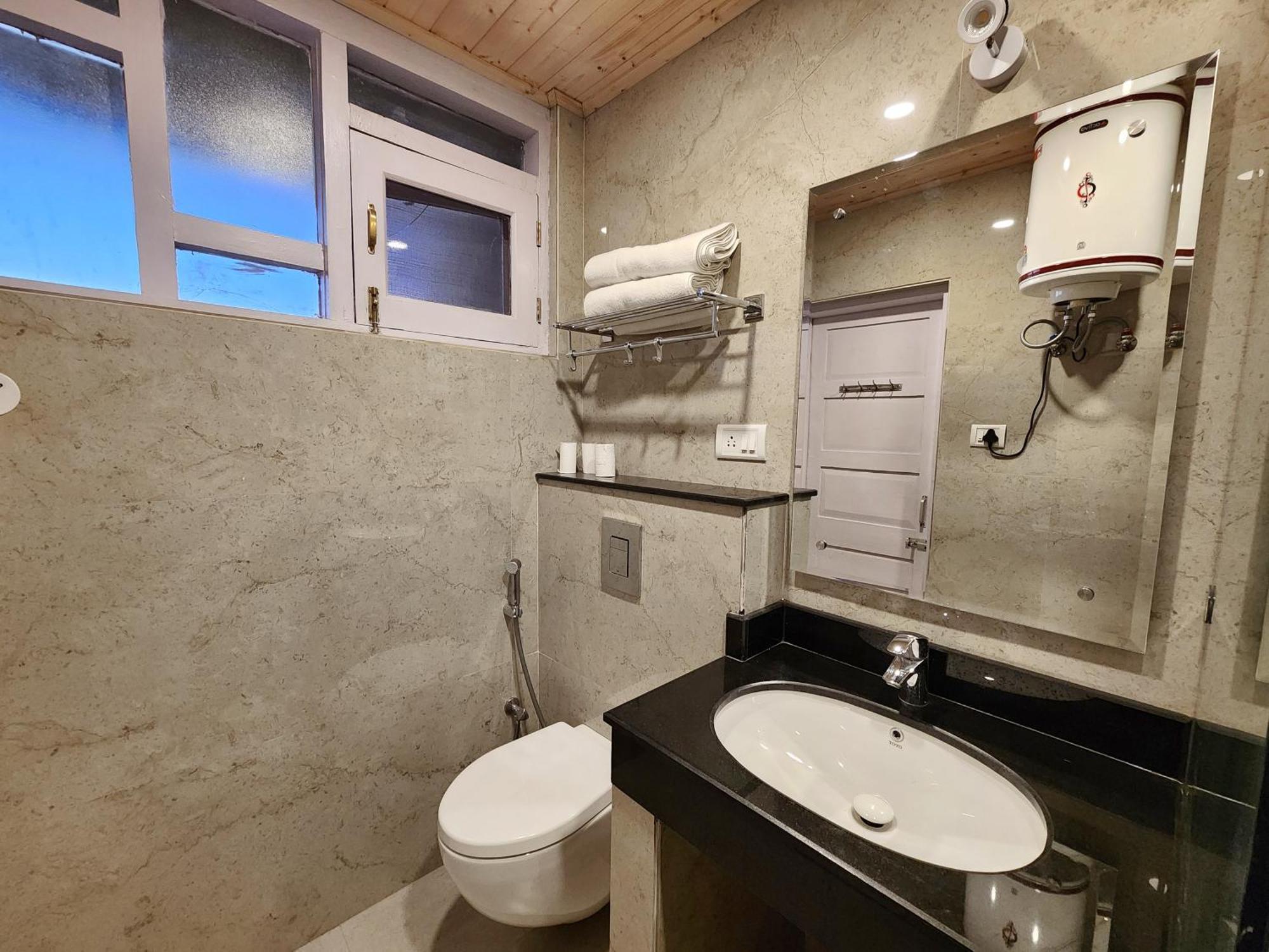Hotel Pineview Simlá Kültér fotó