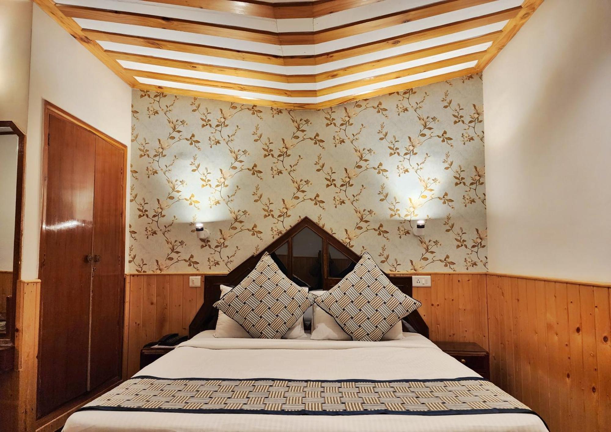Hotel Pineview Simlá Kültér fotó