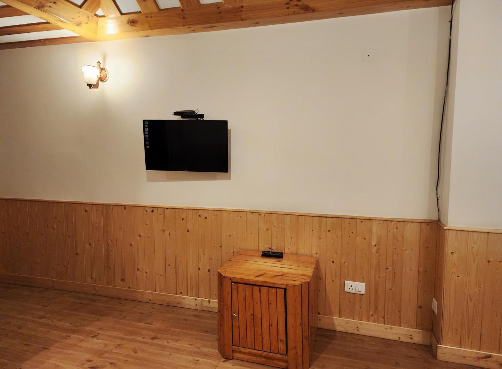 Hotel Pineview Simlá Kültér fotó