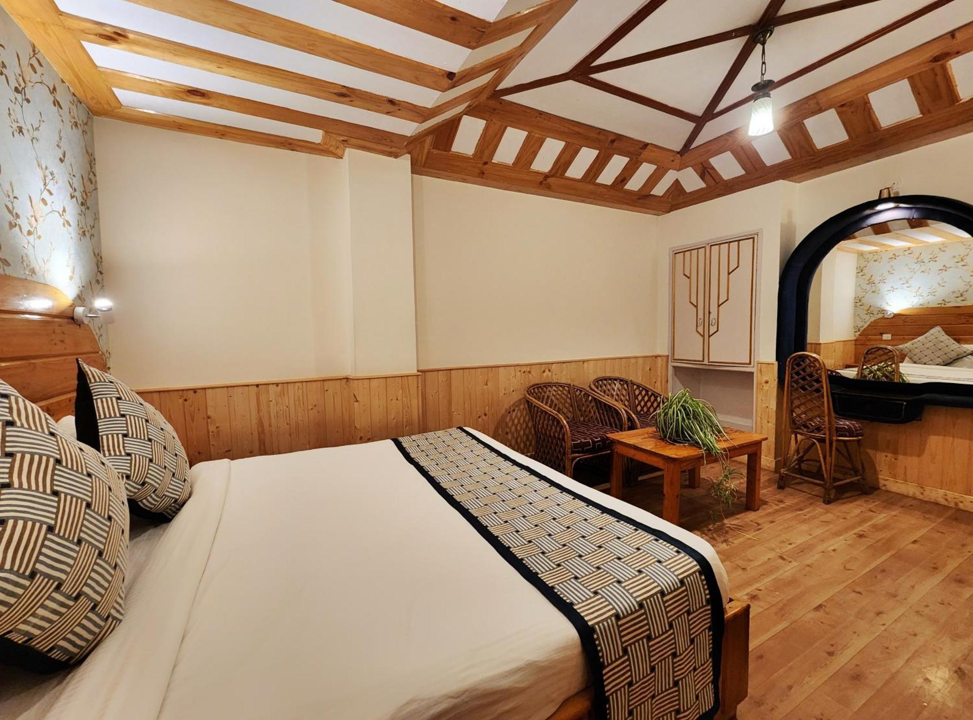 Hotel Pineview Simlá Kültér fotó