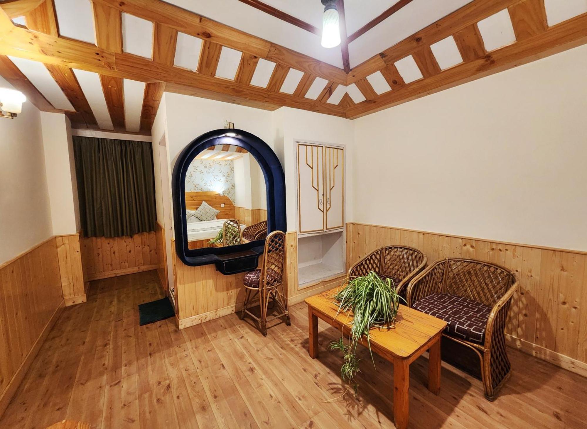 Hotel Pineview Simlá Kültér fotó