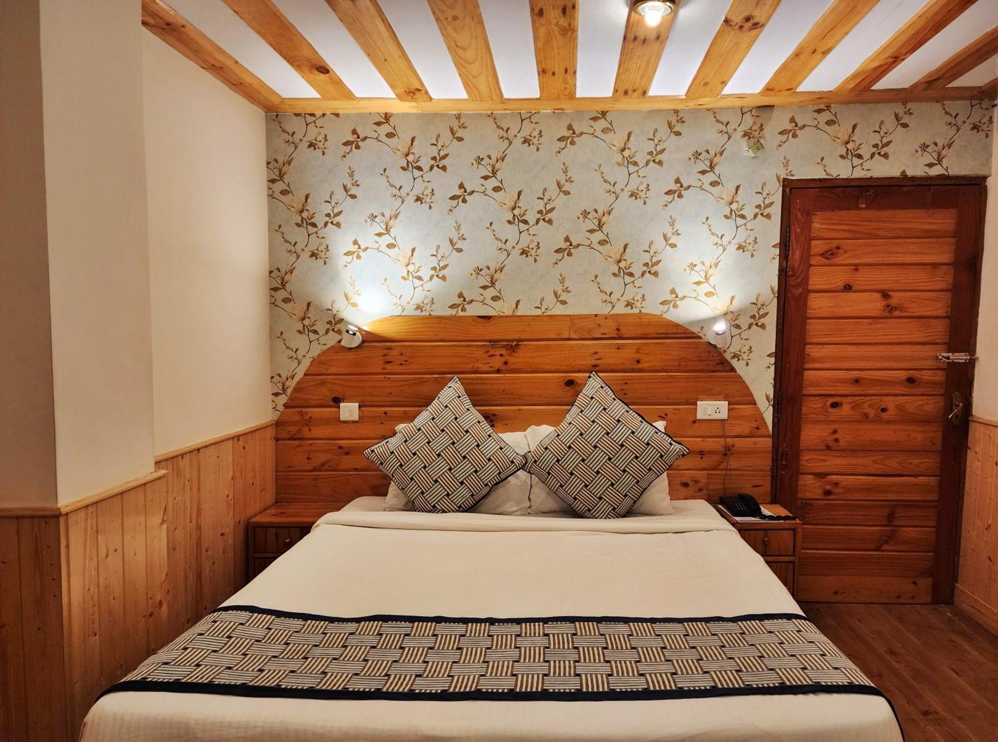 Hotel Pineview Simlá Kültér fotó